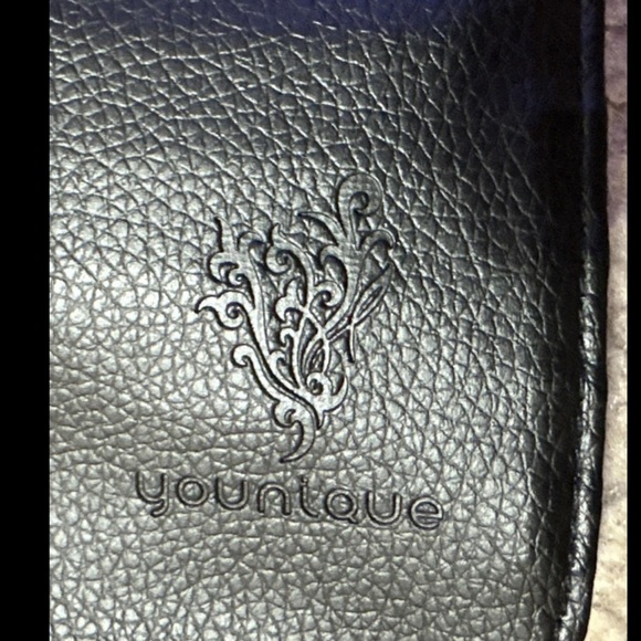 NWOT Younique Makeup Brush Case Roll Up Bag With Zipper Pouch & Tie-15 slots - Picture 4 of 7